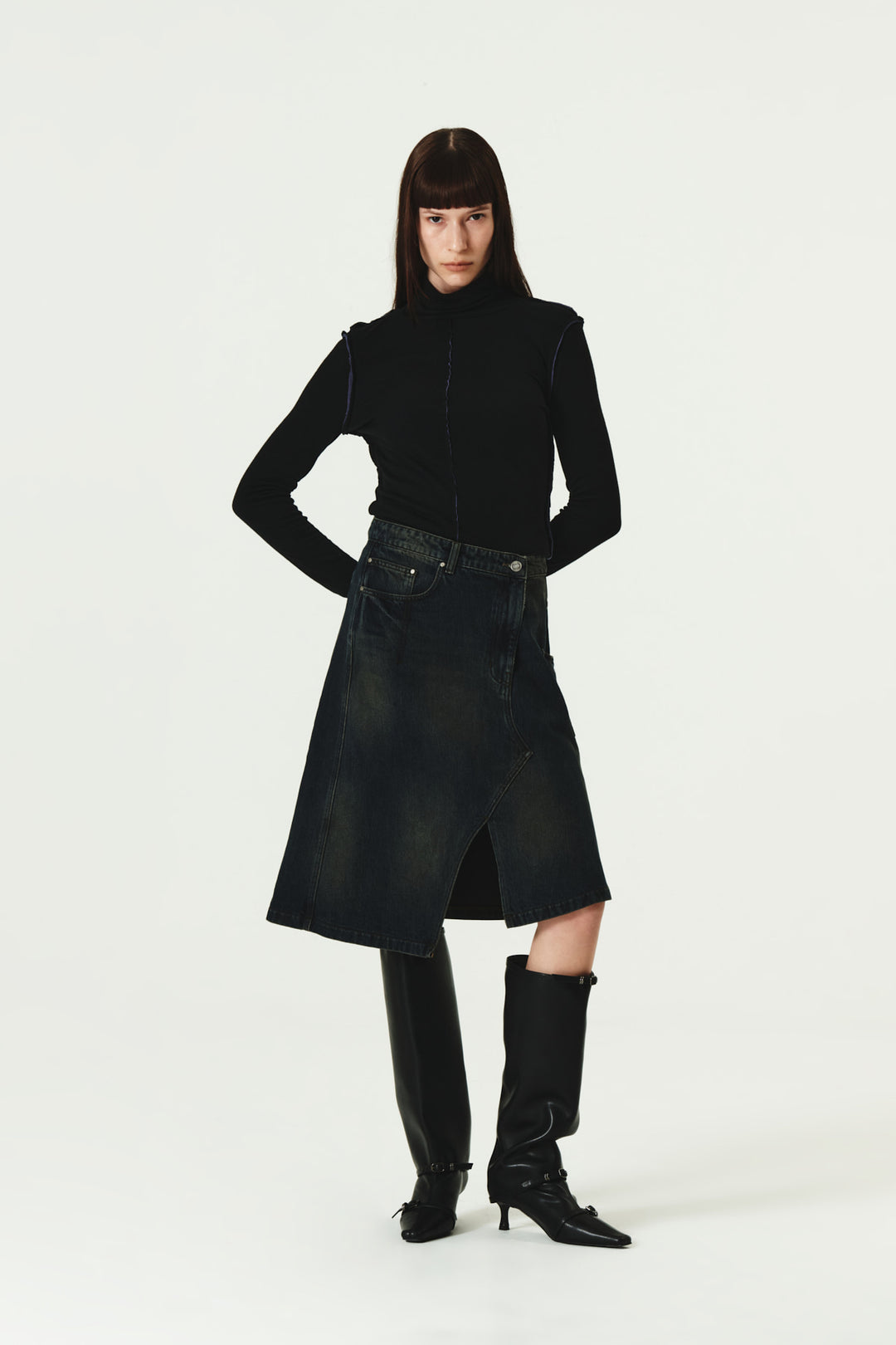 KIMMATIN Cut Line Point Turtle Neck Slim Top — Black