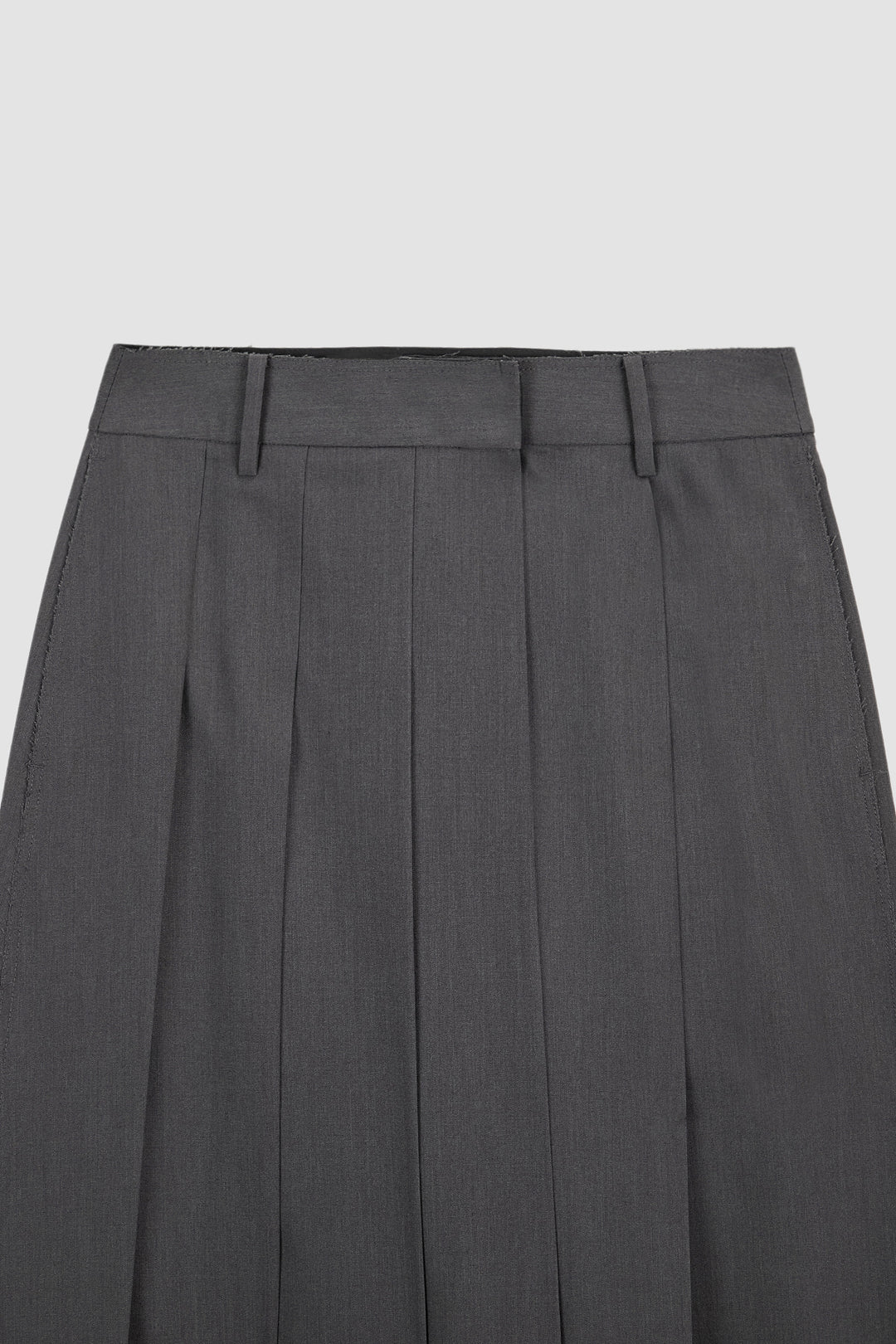 KIMMATIN Unbalance Pleats Pants — Charcoal