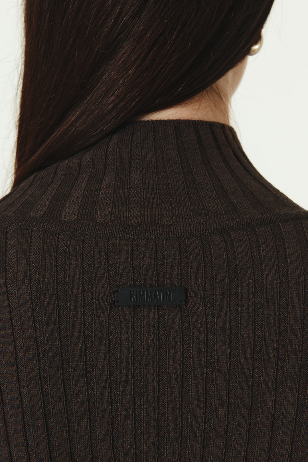 KIMMATIN Unbalance Turtle Neck Knit — Brown