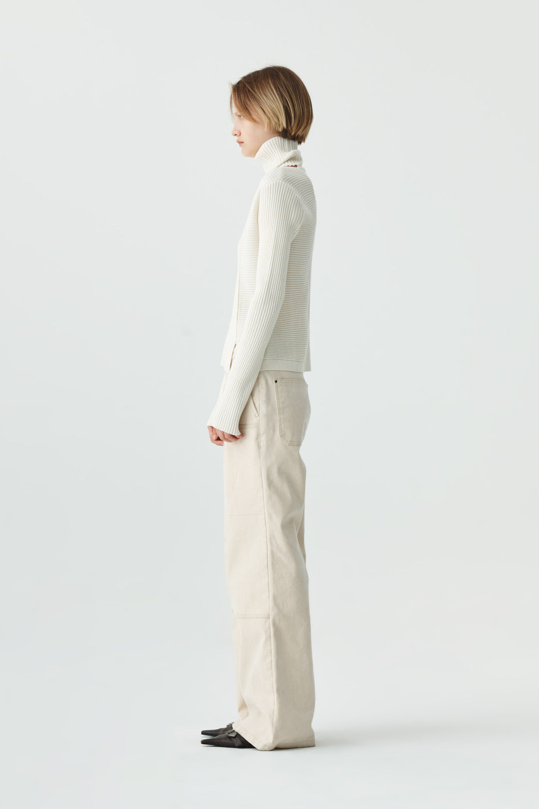 KIMMATIN Neck Slit Turtleneck Pullover — White
