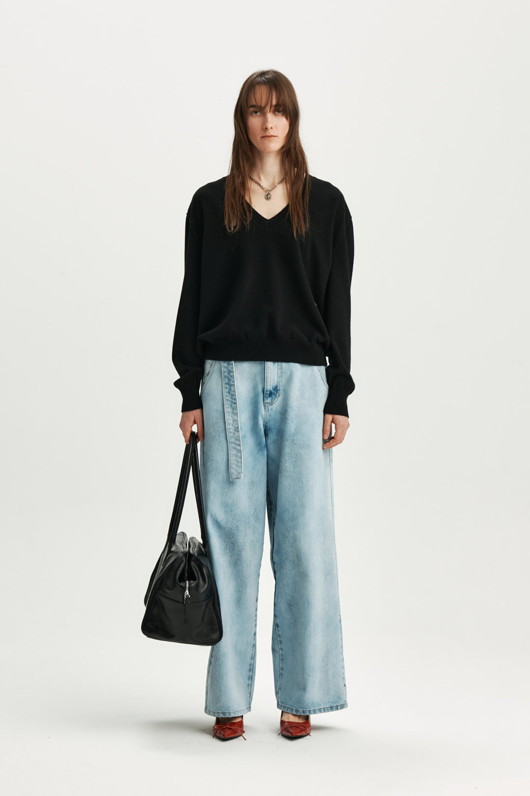KIMMATIN Cashmere V-Neck Logo Pullover — Black