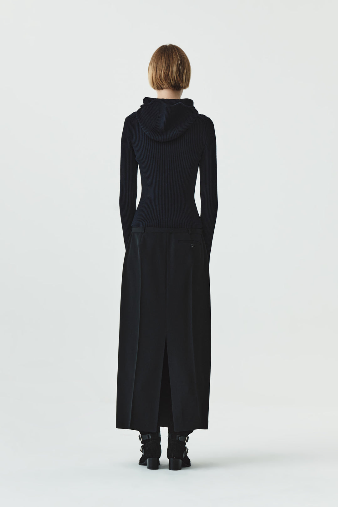 KIMMATIN Slit Point H Line Long Skirt — Black