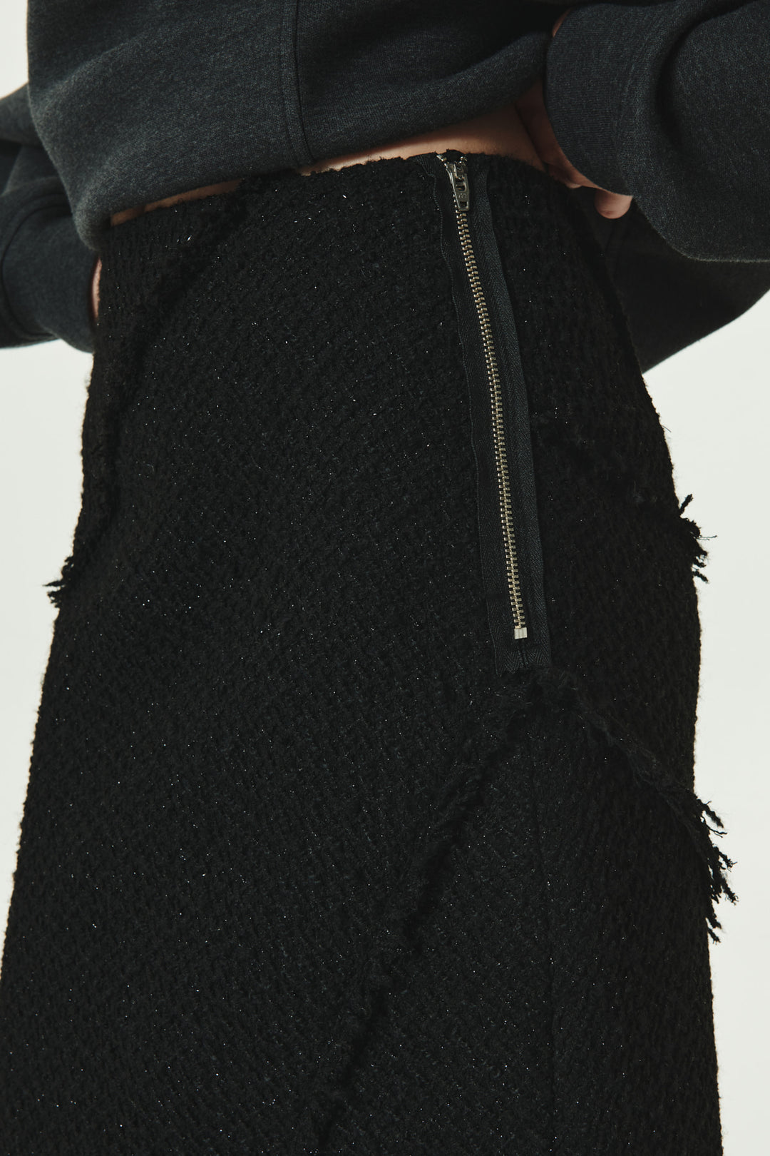 KIMMATIN Diagonal Cutted Tweed Skirt — Black