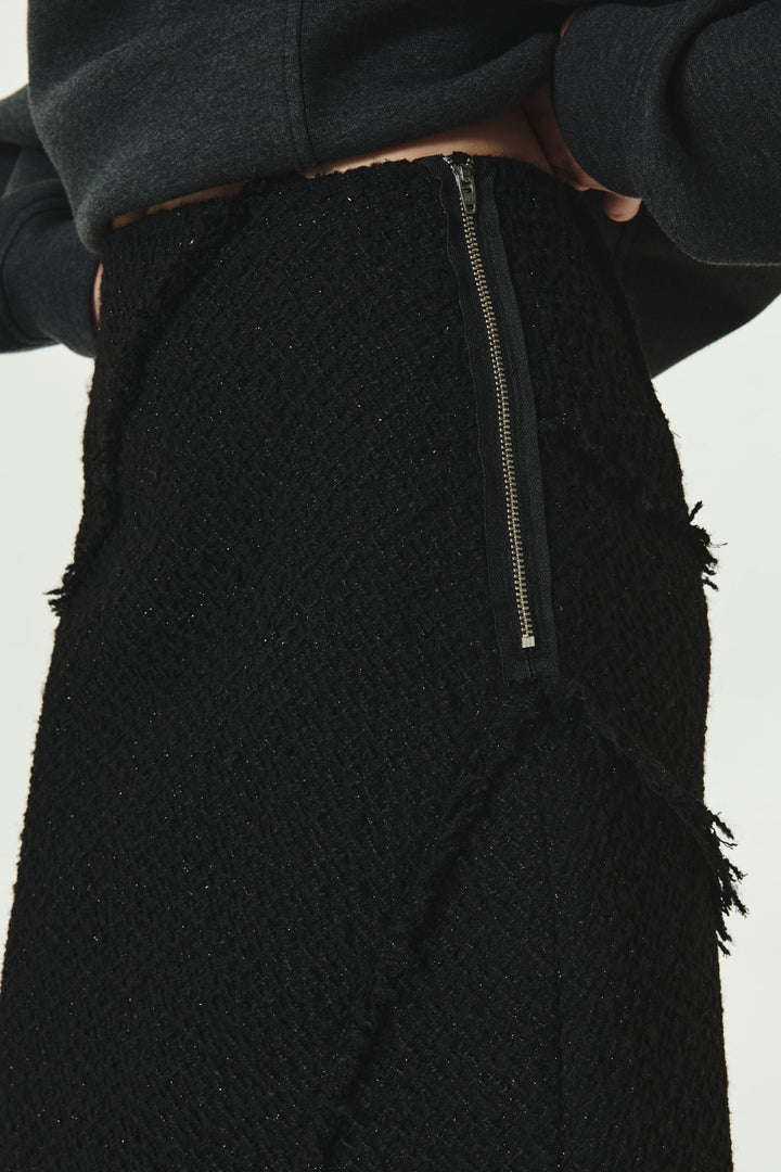 KIMMATIN Diagonal Cutted Tweed Skirt — Black