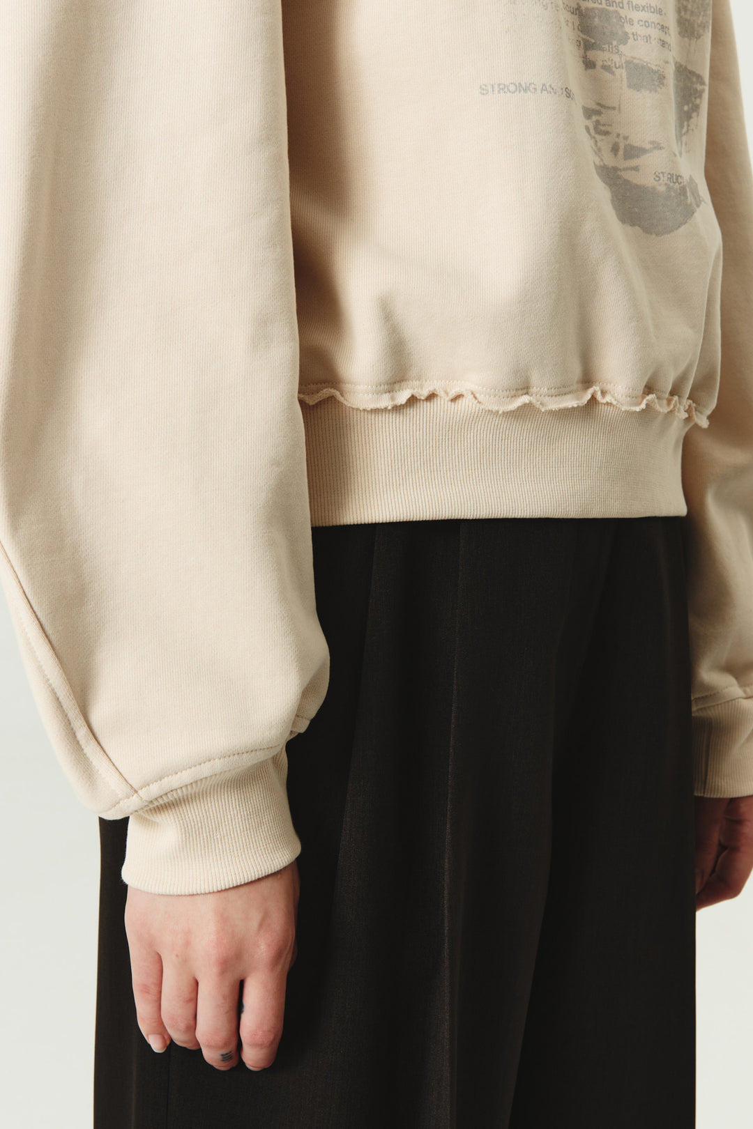 KIMMATIN Vintage Printing Sweatshirt — Cream
