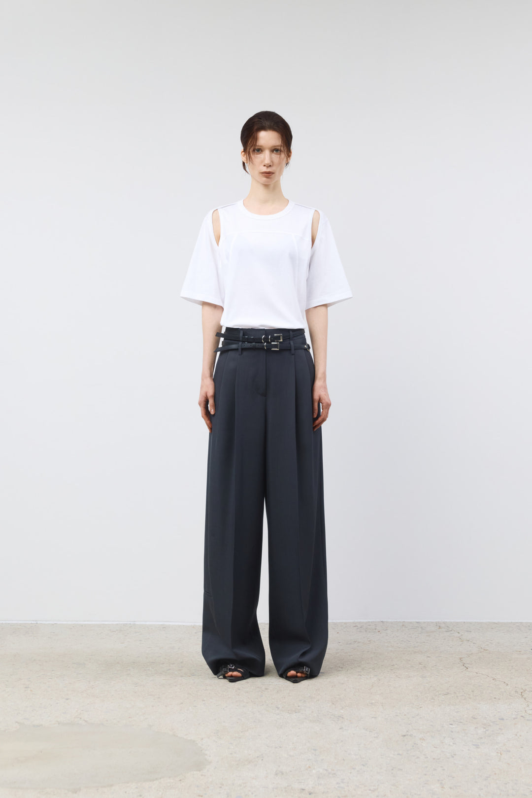 KIMMATIN Shoulder Hole Half Sleeve Top — White