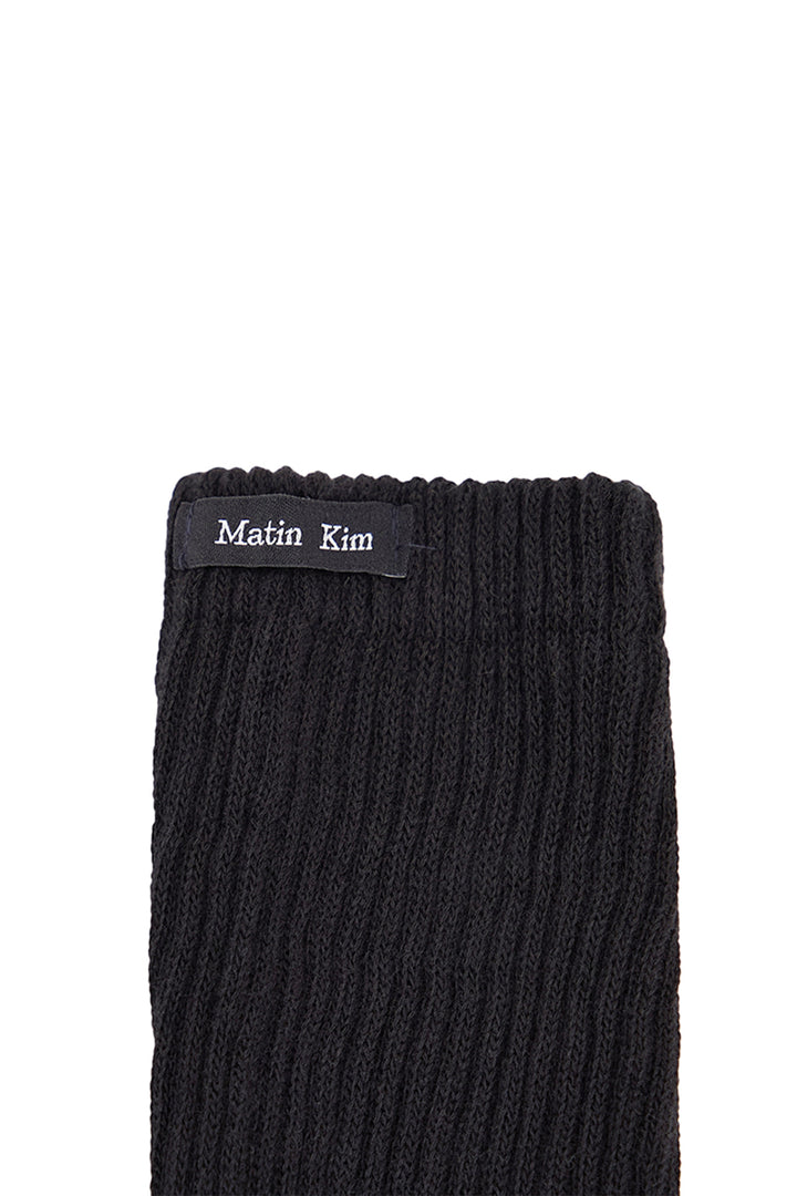 Matin Kim Small Logo Point Ribbed Socks — Black