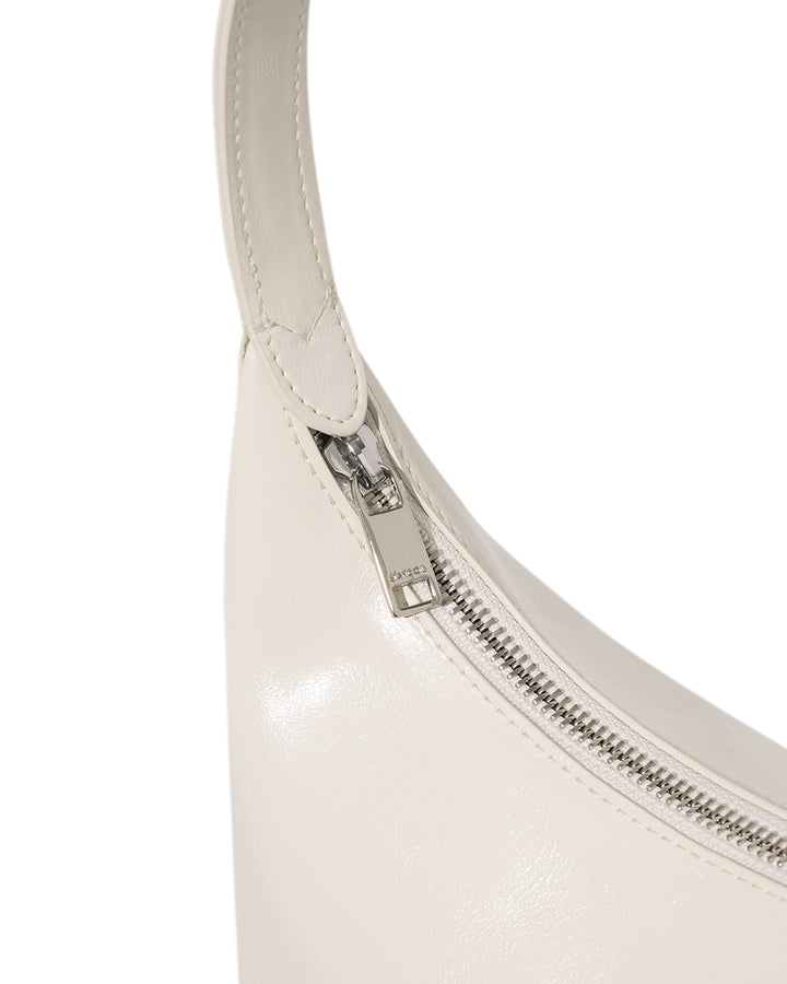 Stand Oil Plump Bag — Triangle Shoulder — Cream