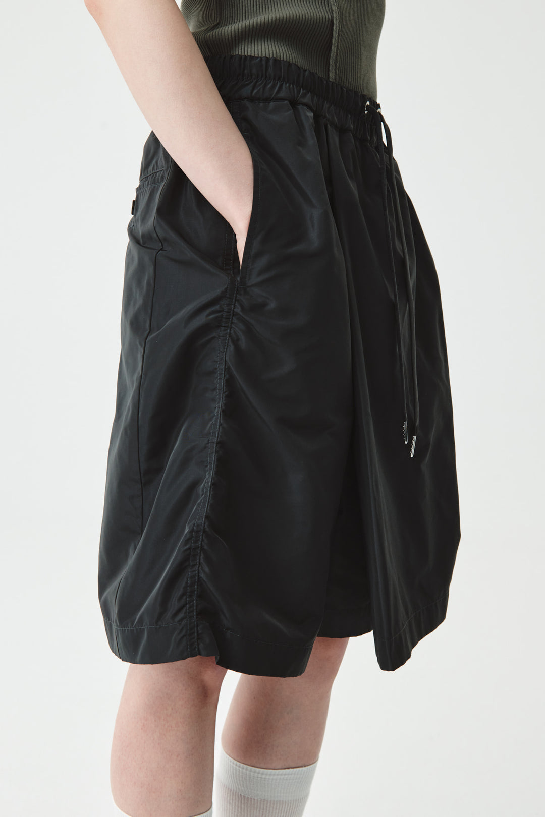 KIMMATIN String Point Banding Wrap Shorts — Charcoal