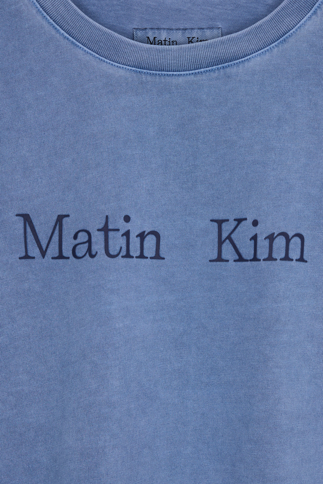 Matin Kim Pigment Logo Crop Top Powder — Blue