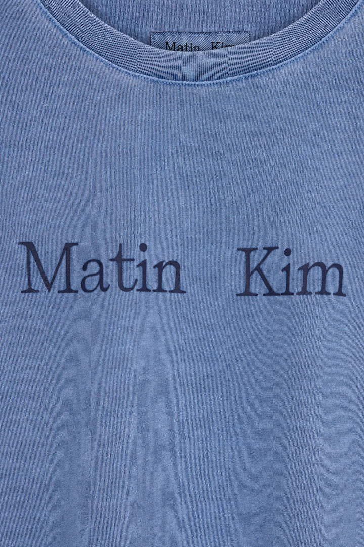 Matin Kim Pigment Logo Crop Top Powder — Blue