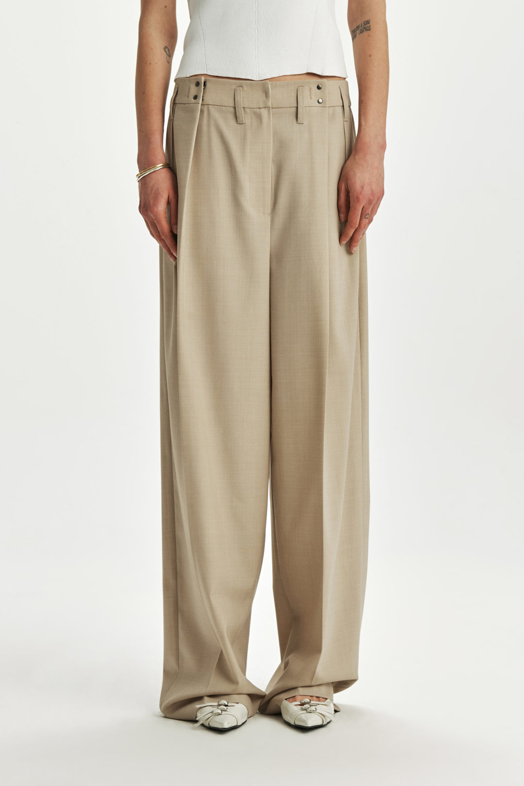 KIMMATIN Waist Hook Point Balloon Trouser — Beige