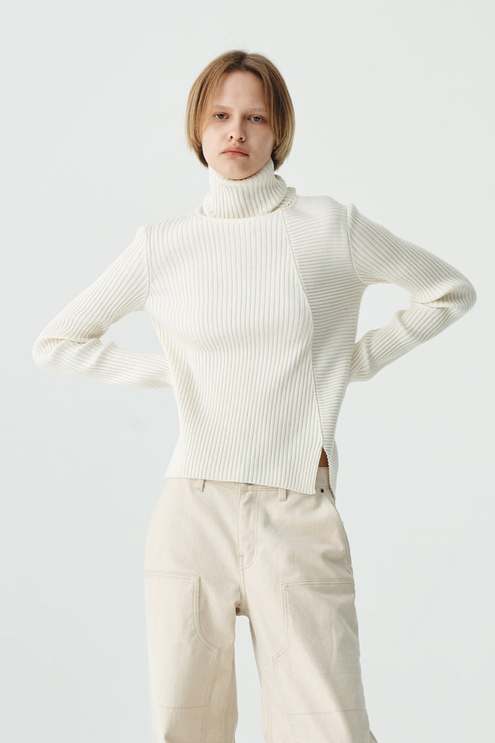 KIMMATIN Neck Slit Turtleneck Pullover — White