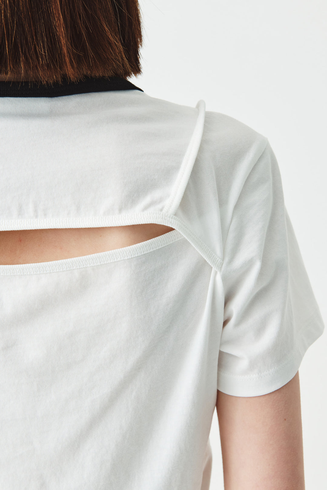 KIMMATIN Back Slit Slim Top — White