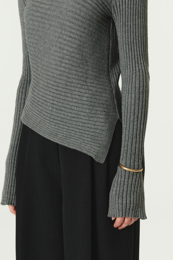 KIMMATIN Unbalance Turtle Neck Knit — Gray