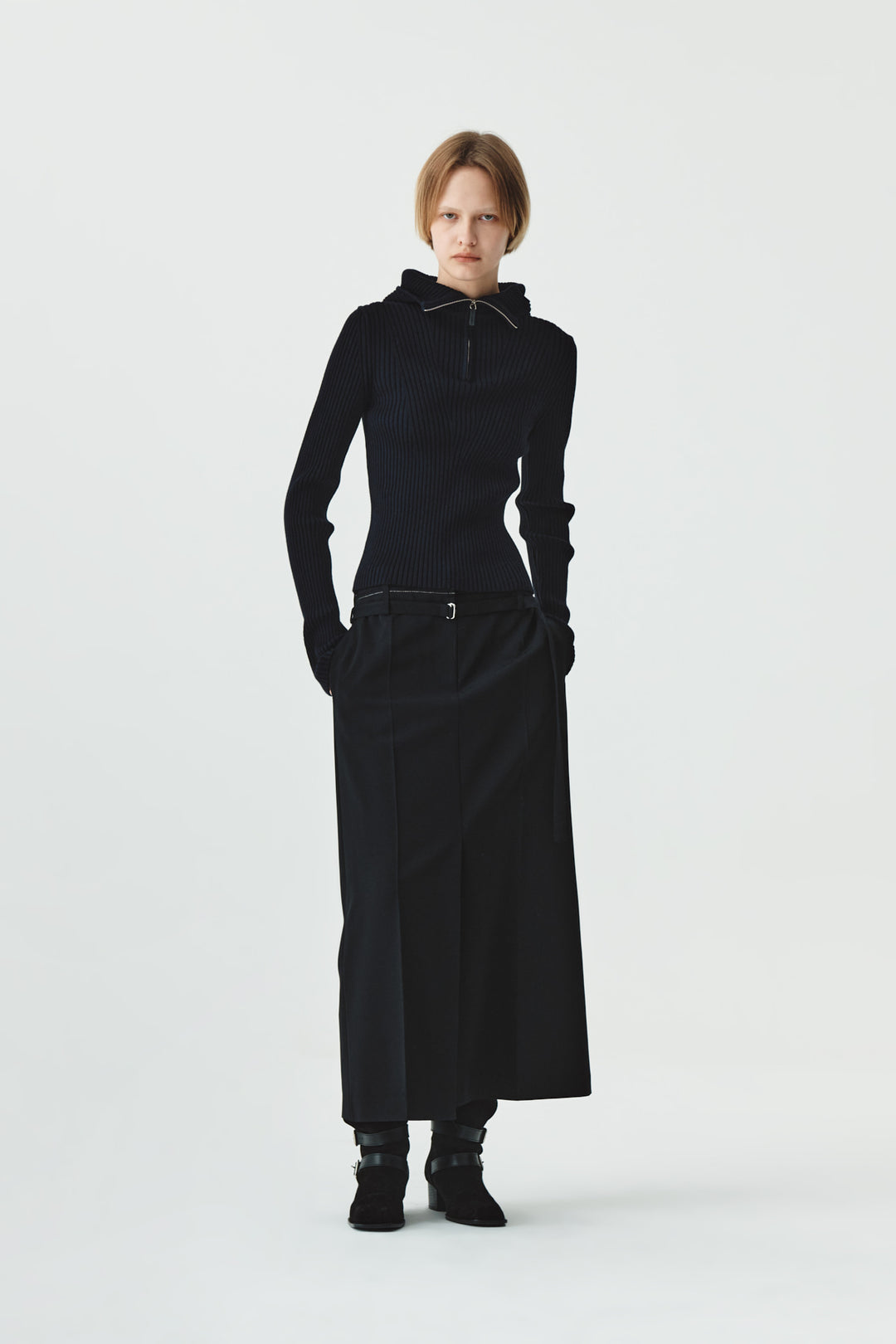 KIMMATIN Slit Point H Line Long Skirt — Black