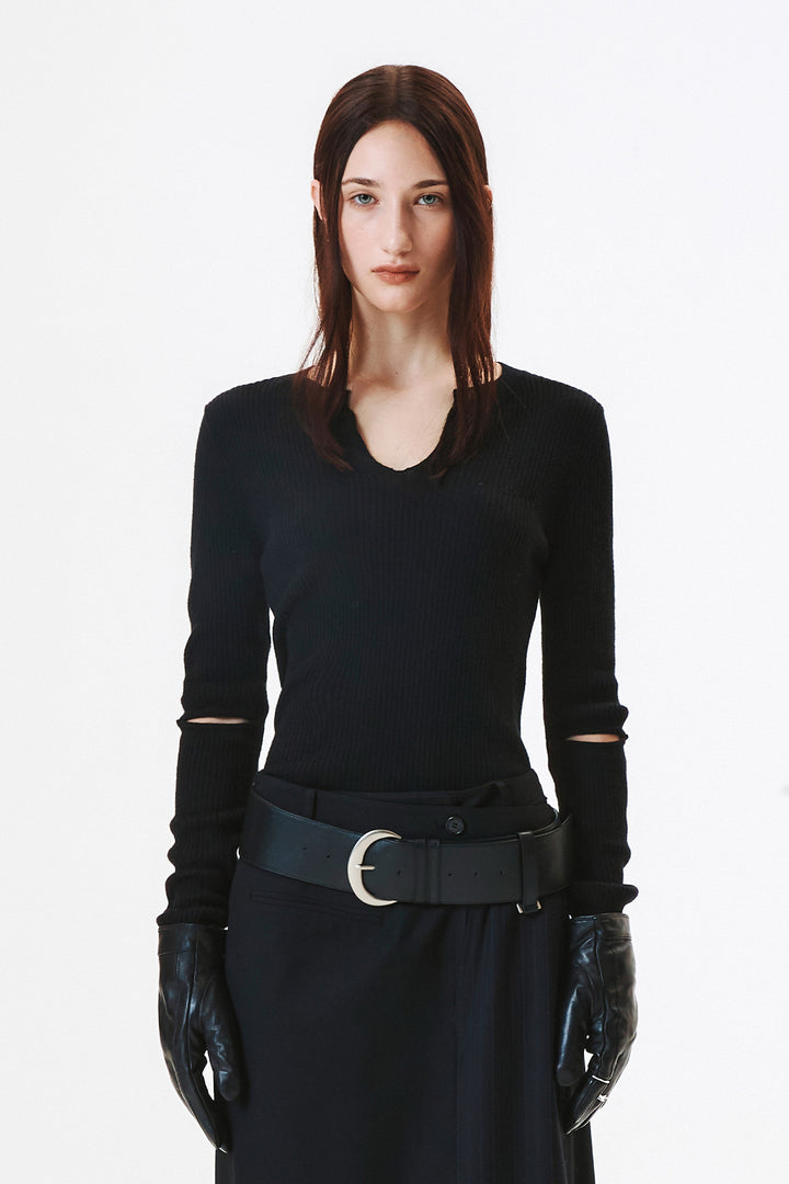 KIMMATIN Slit Point Slim Knit Top — Black