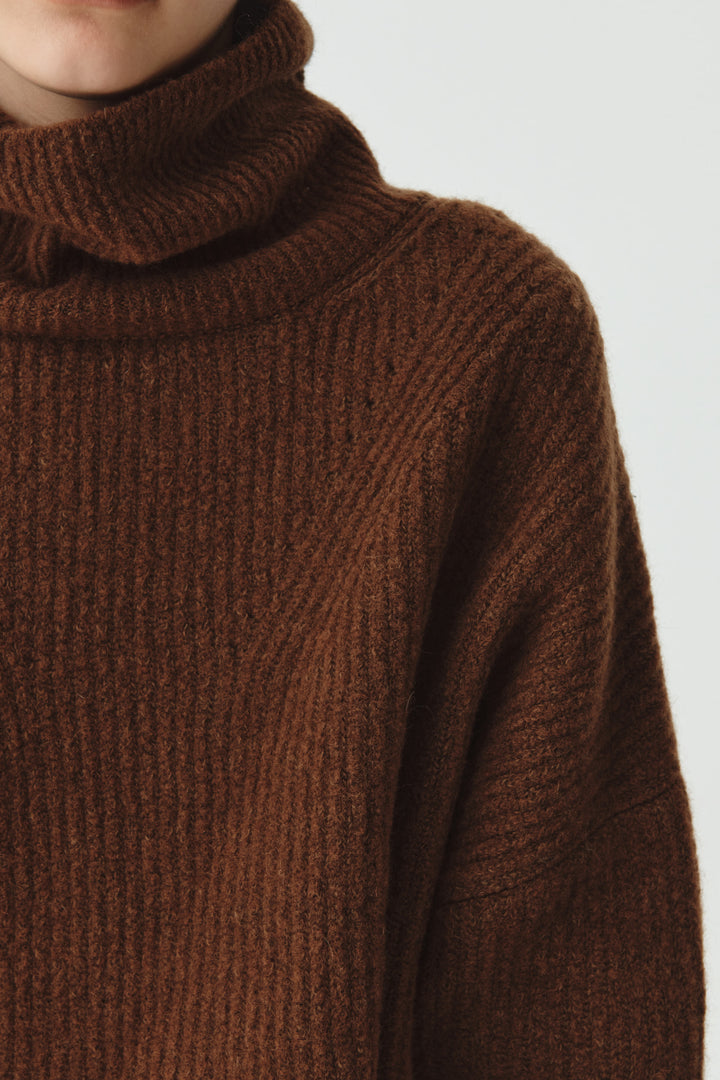 KIMMATIN Wool Blended High Neck Crop Pullover — Brown