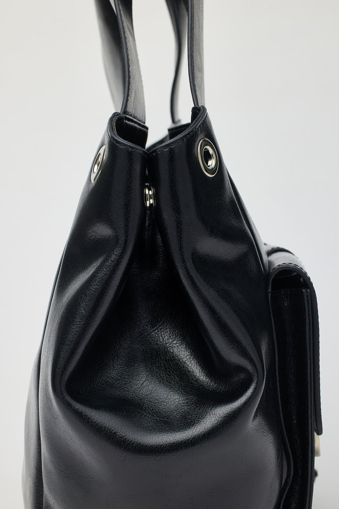 KIMMATIN Multi Pocket Leather Shopper — Black