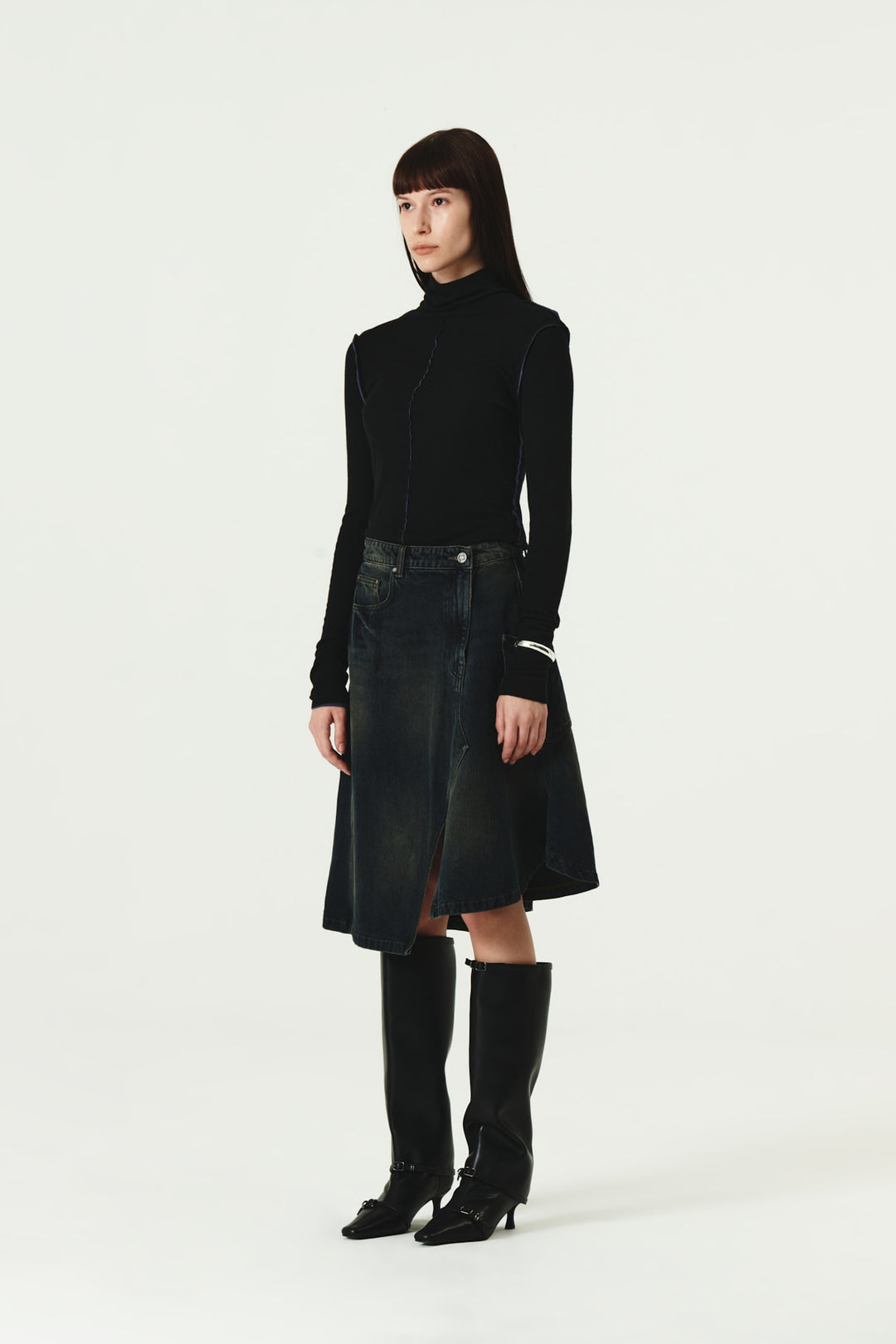 KIMMATIN Cut Line Point Turtle Neck Slim Top — Black