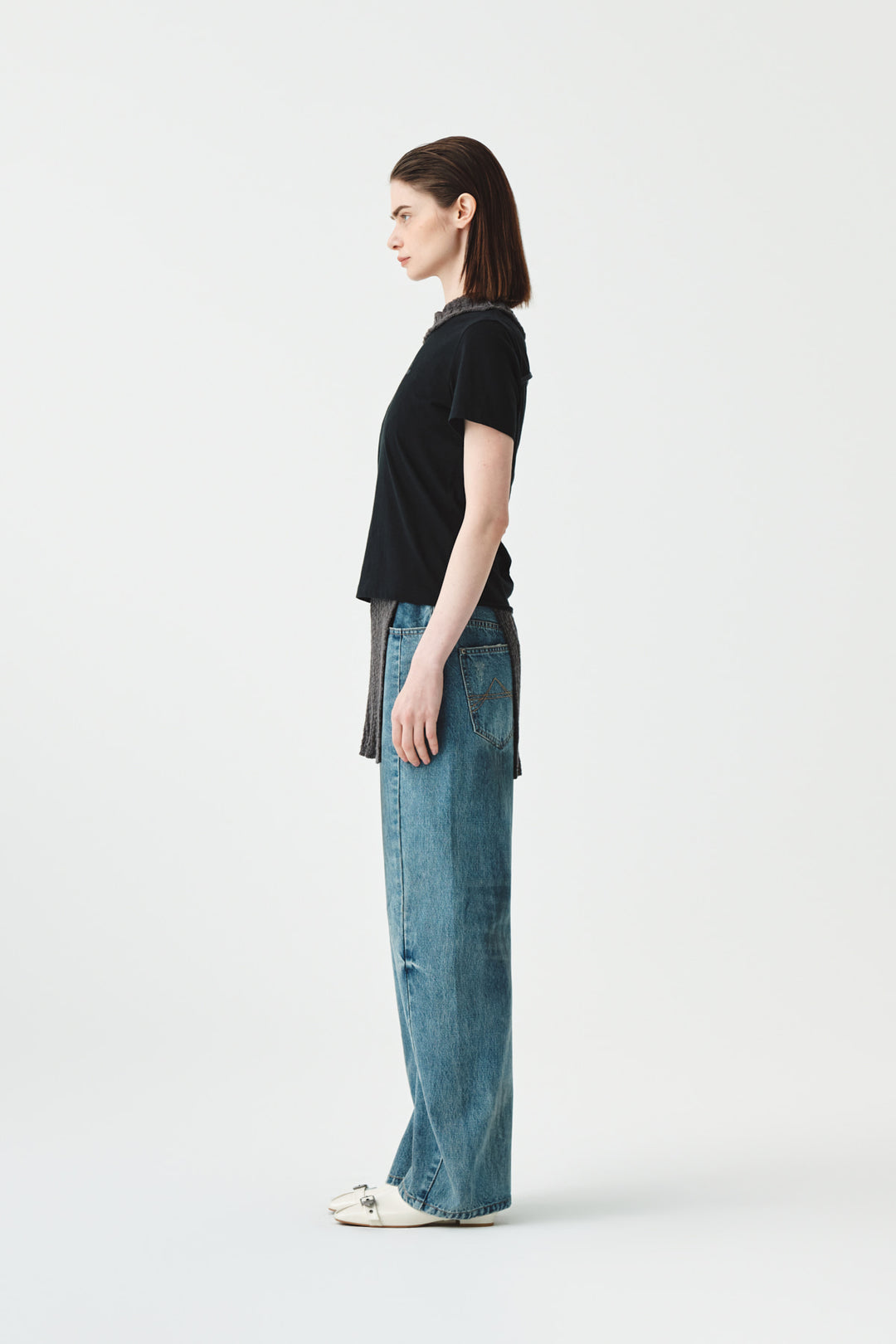 KIMMATIN Back Slit Slim Top — Black