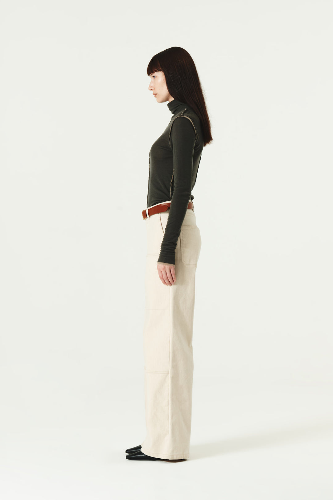 KIMMATIN Cut Line Point Turtle Neck Slim Top — Charcoal