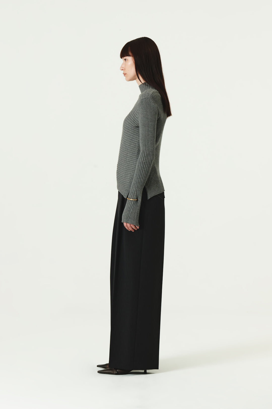 KIMMATIN Unbalance Turtle Neck Knit — Gray