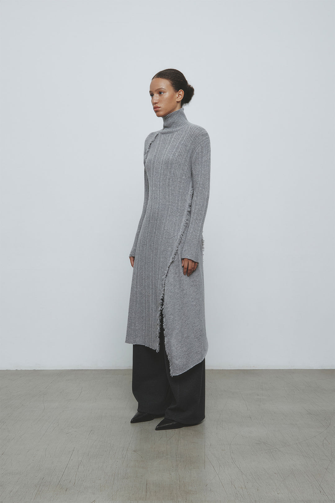 KIMMATIN Unbalance Fringe Knit Dress — Gray