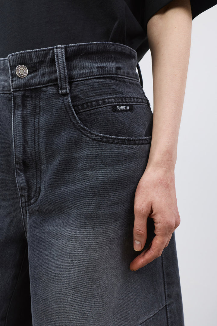 KIMMATIN Contrast Bermuda Denim in Dark — Gray