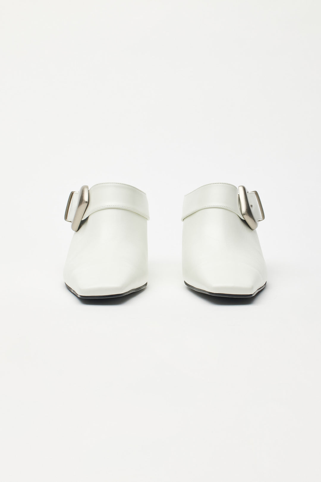 KIMMATIN Bold Buckle Leather Mule — White