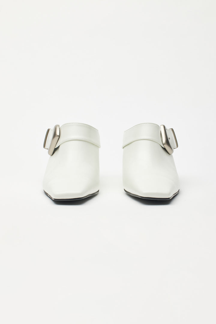 KIMMATIN Bold Buckle Leather Mule — White