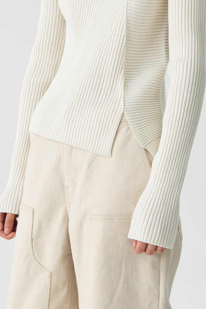 KIMMATIN Neck Slit Turtleneck Pullover — White