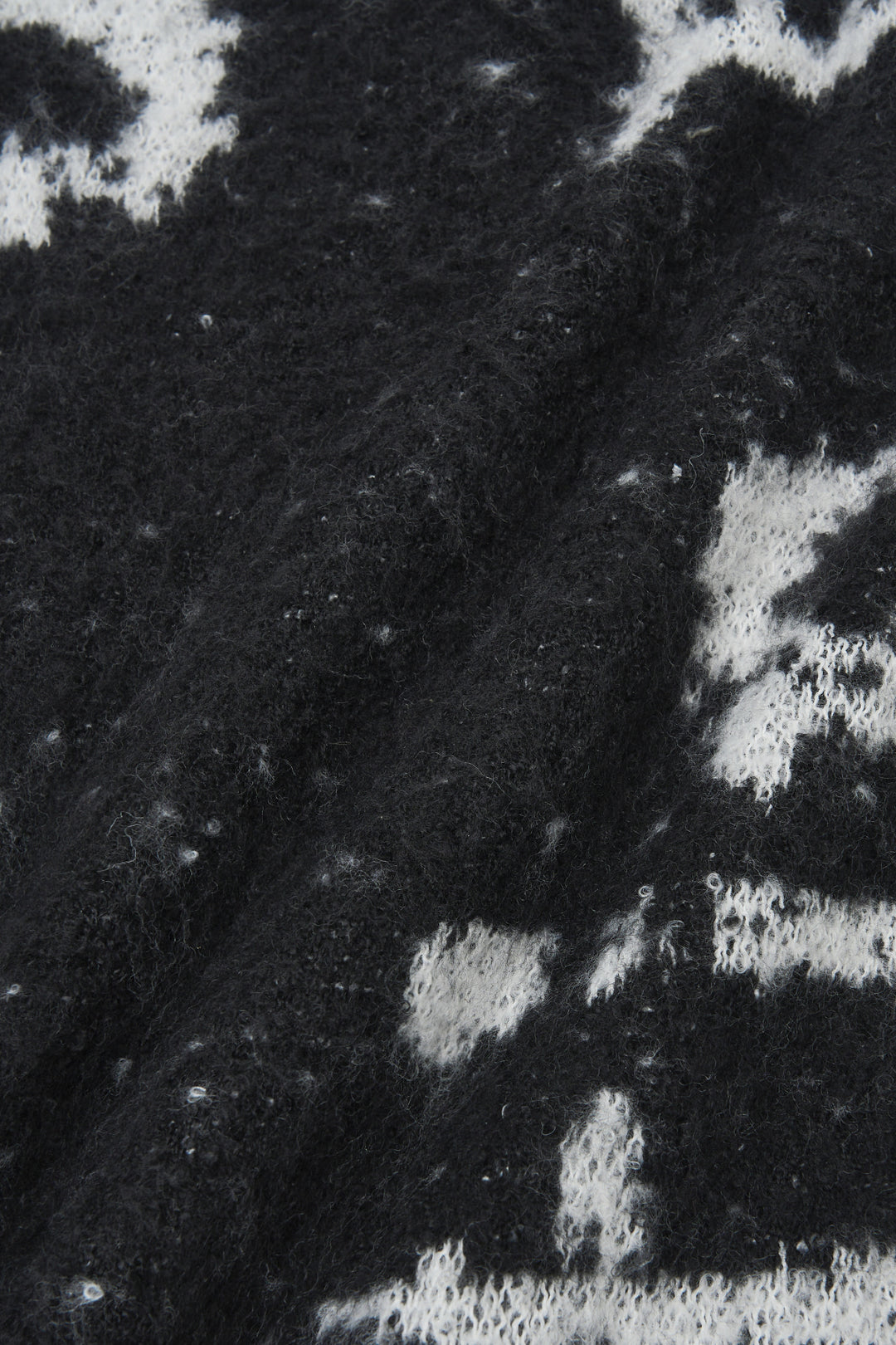 Matin Kim Cracked Logo Muffler — Black