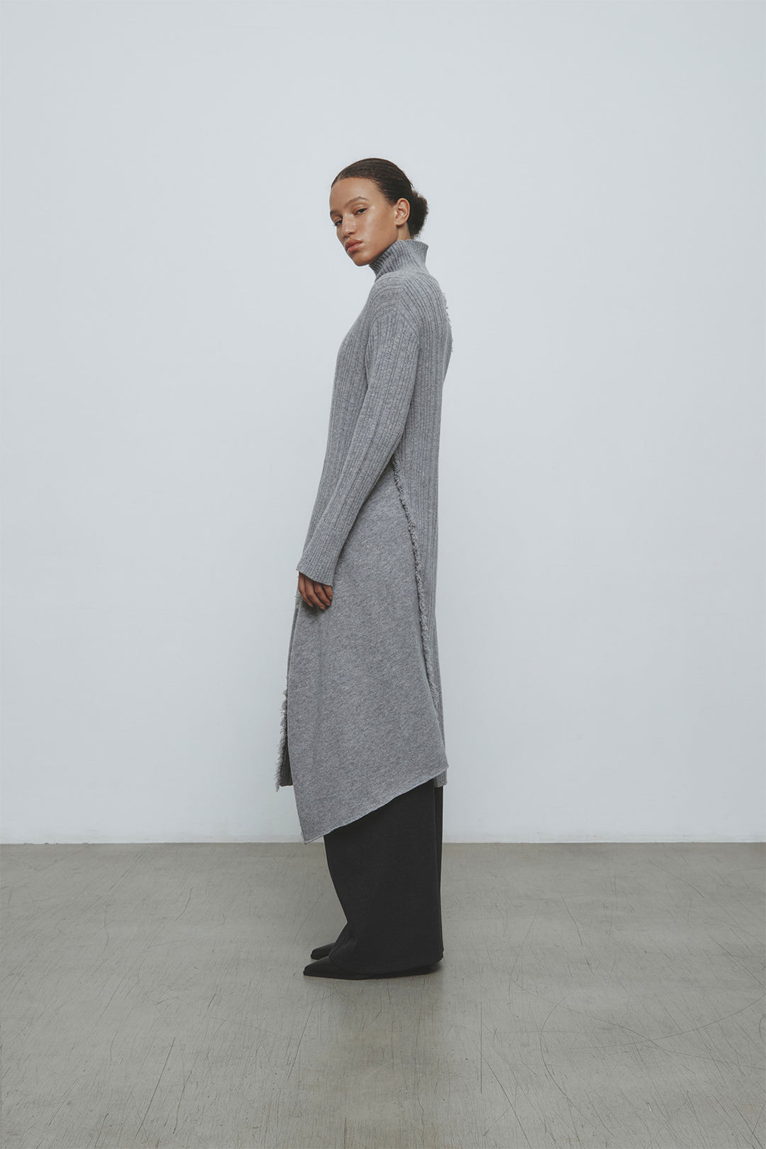 KIMMATIN Unbalance Fringe Knit Dress — Gray