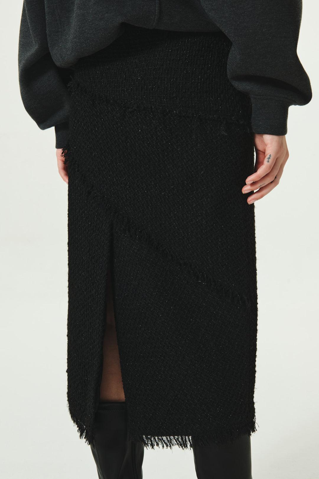 KIMMATIN Diagonal Cutted Tweed Skirt — Black
