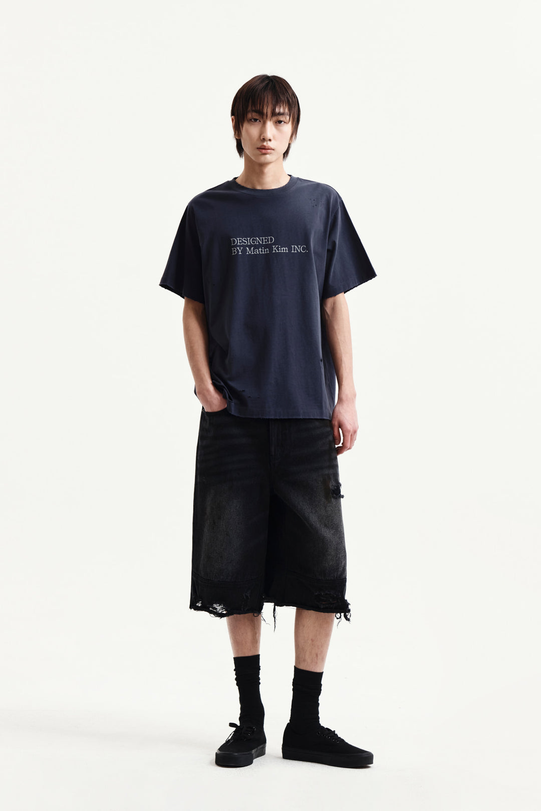 Matin Kim Spray Washed Lettering Damaged Top — Navy blue