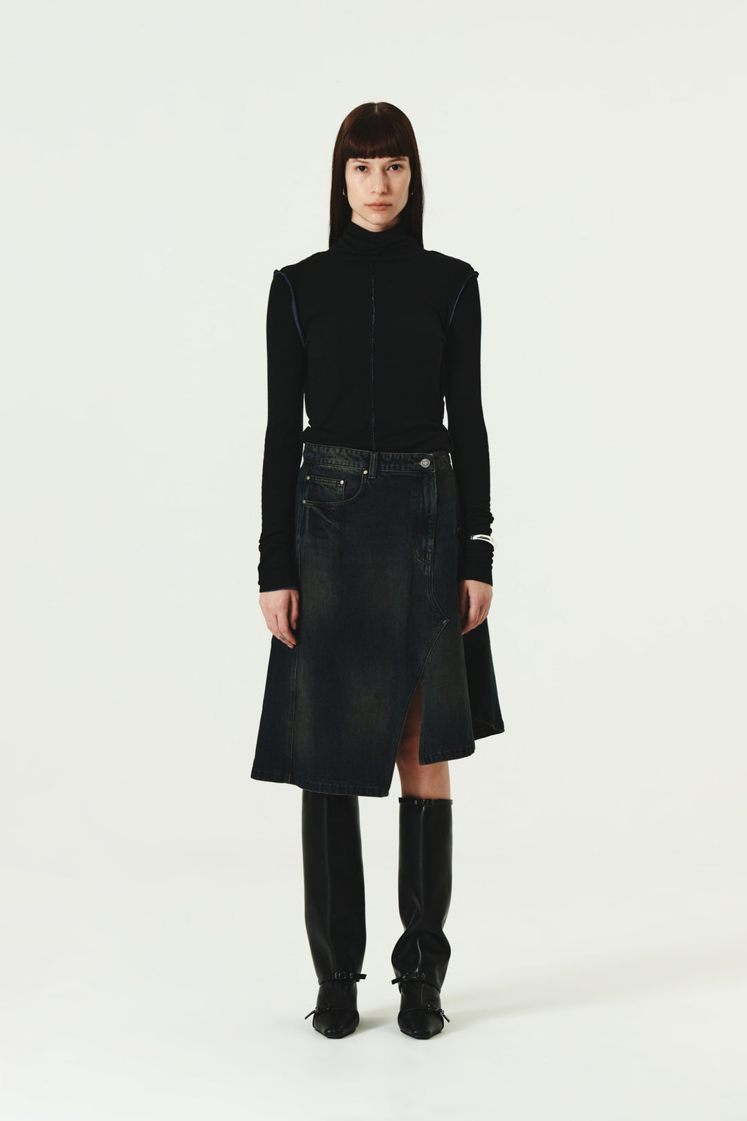 KIMMATIN Cut Line Point Turtle Neck Slim Top — Black
