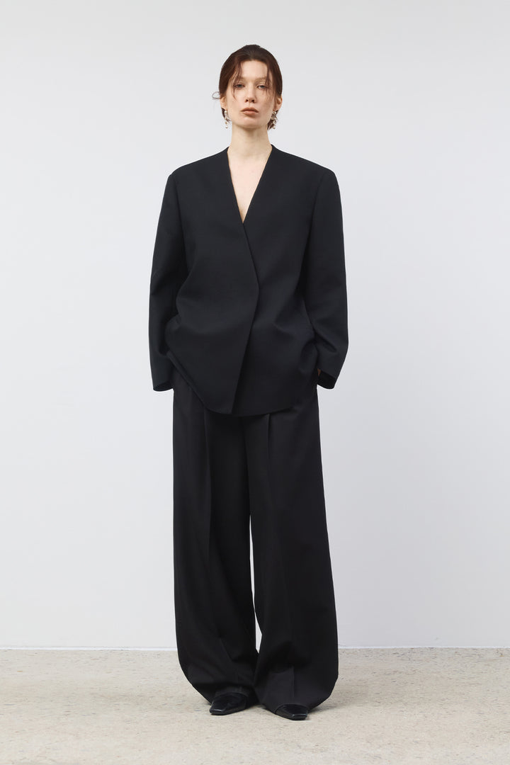 KIMMATIN Destressed Waist Pintuck Wide Pants — Black