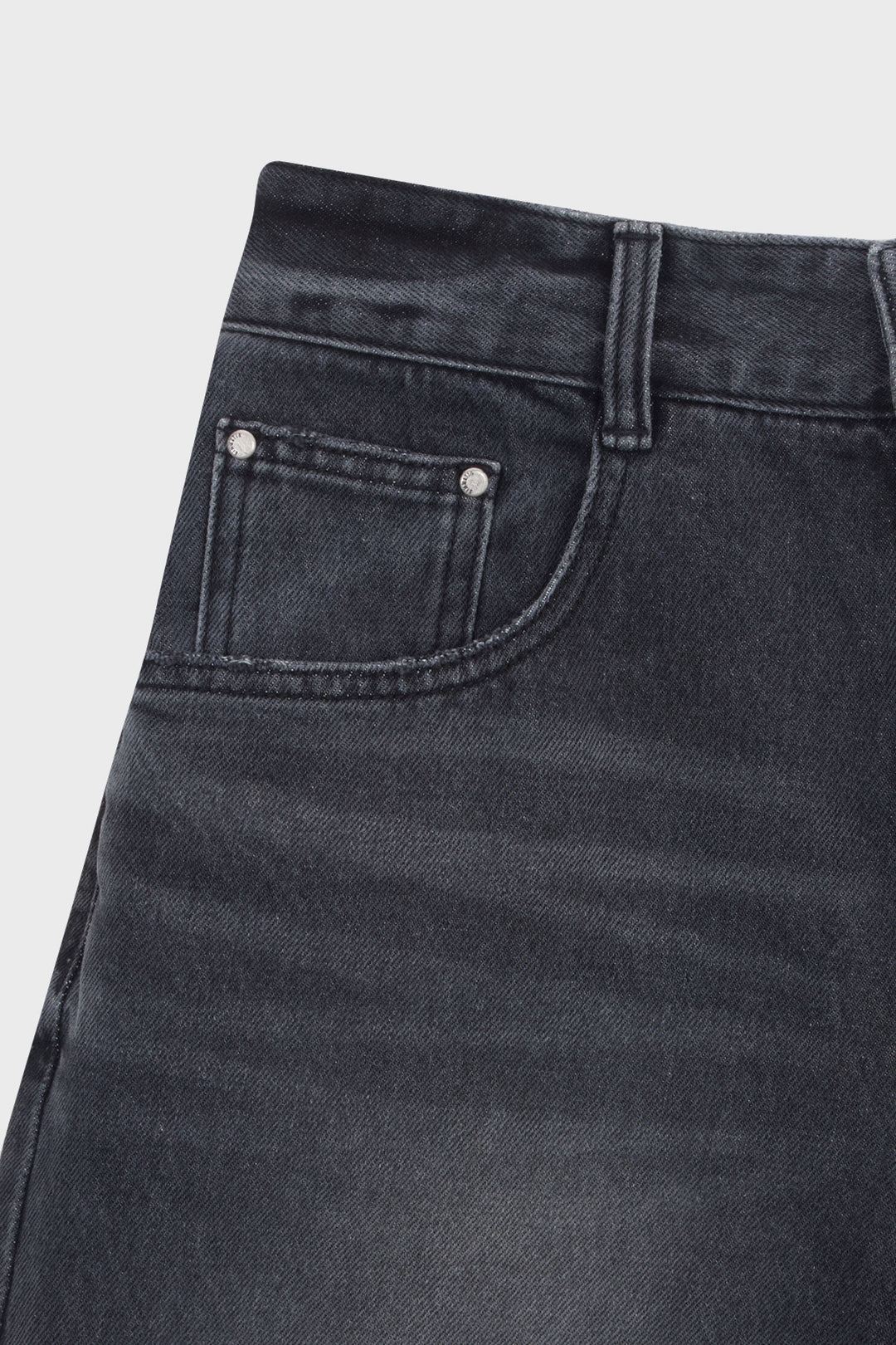 KIMMATIN Contrast Bermuda Denim in Dark — Gray