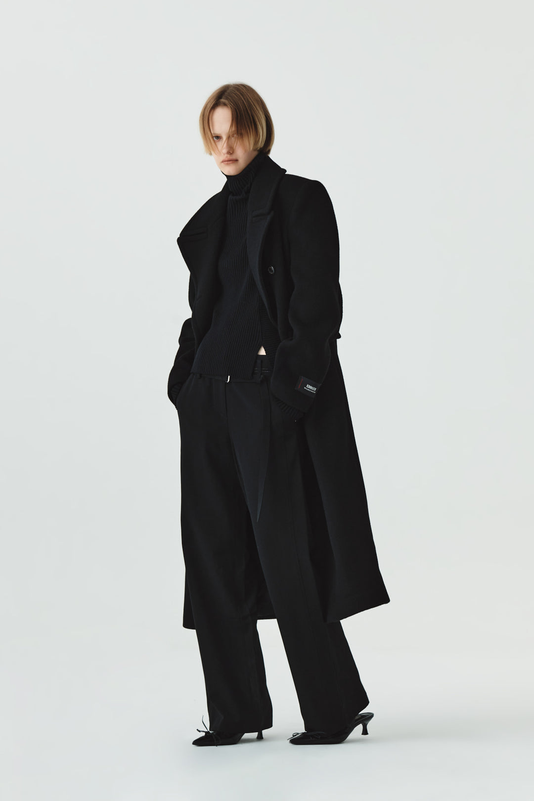 KIMMATIN Neck Slit Turtleneck Pullover — Black