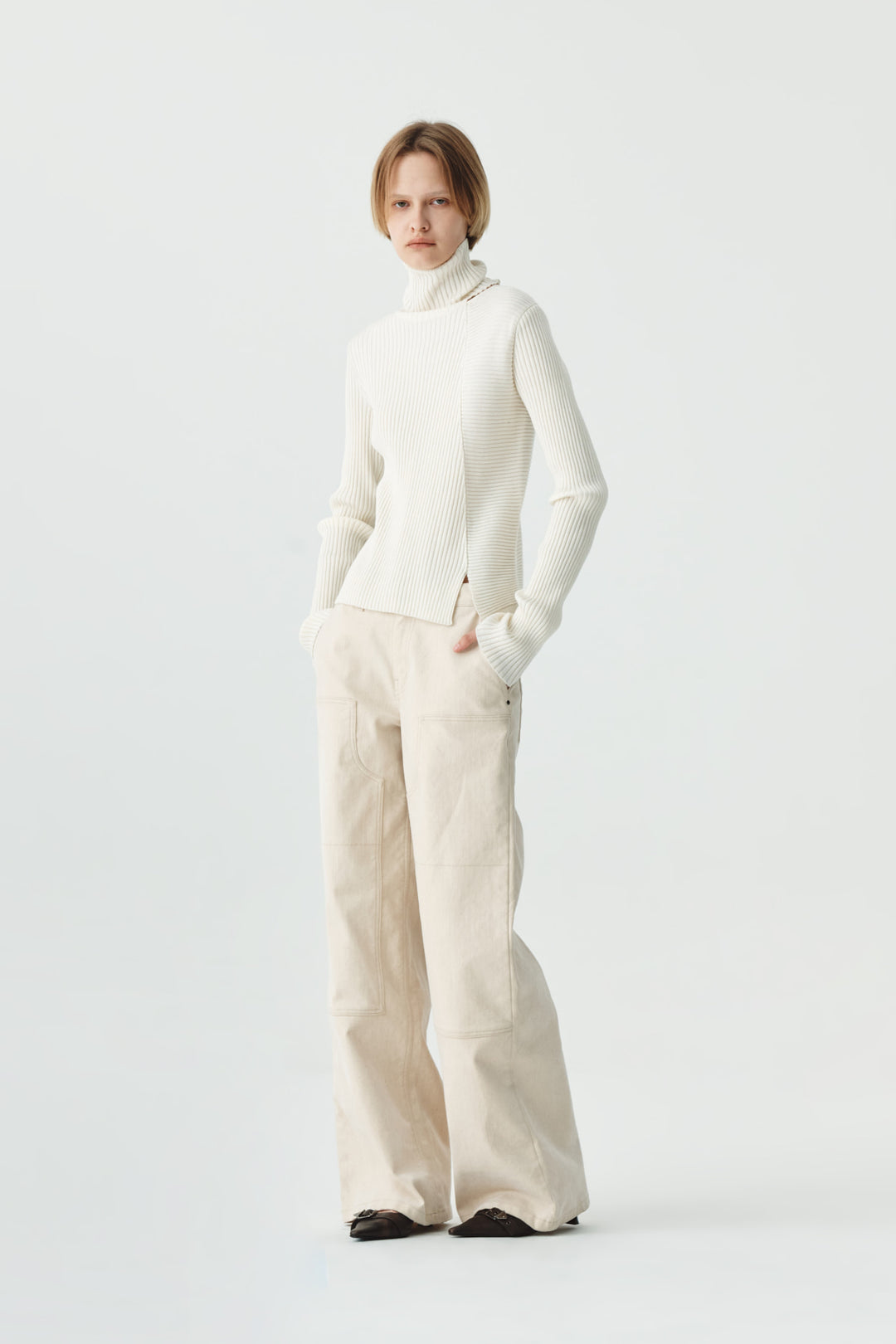 KIMMATIN Neck Slit Turtleneck Pullover — White