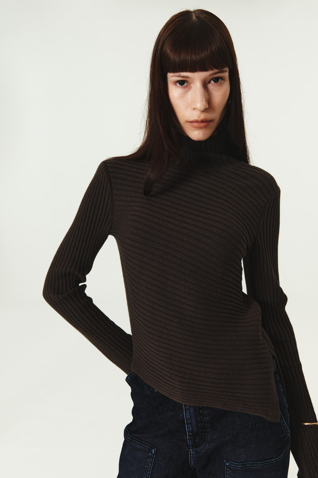 KIMMATIN Unbalance Turtle Neck Knit — Brown