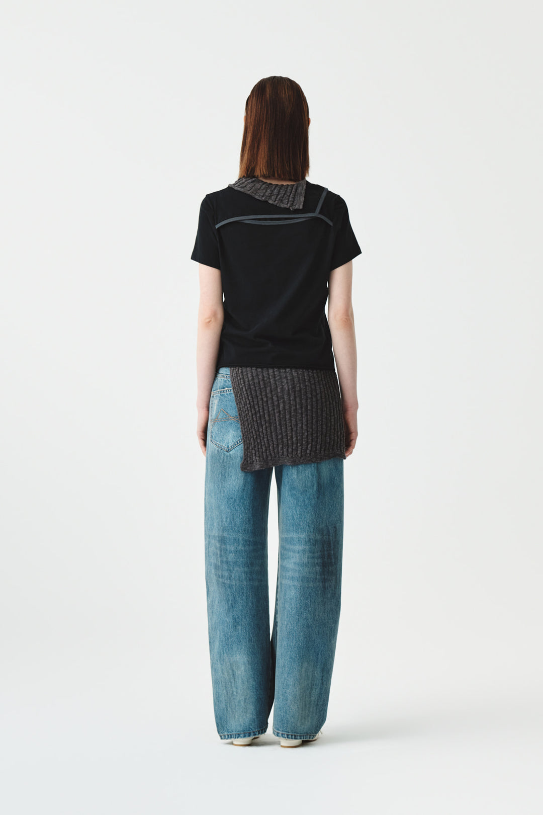 KIMMATIN Back Slit Slim Top — Black