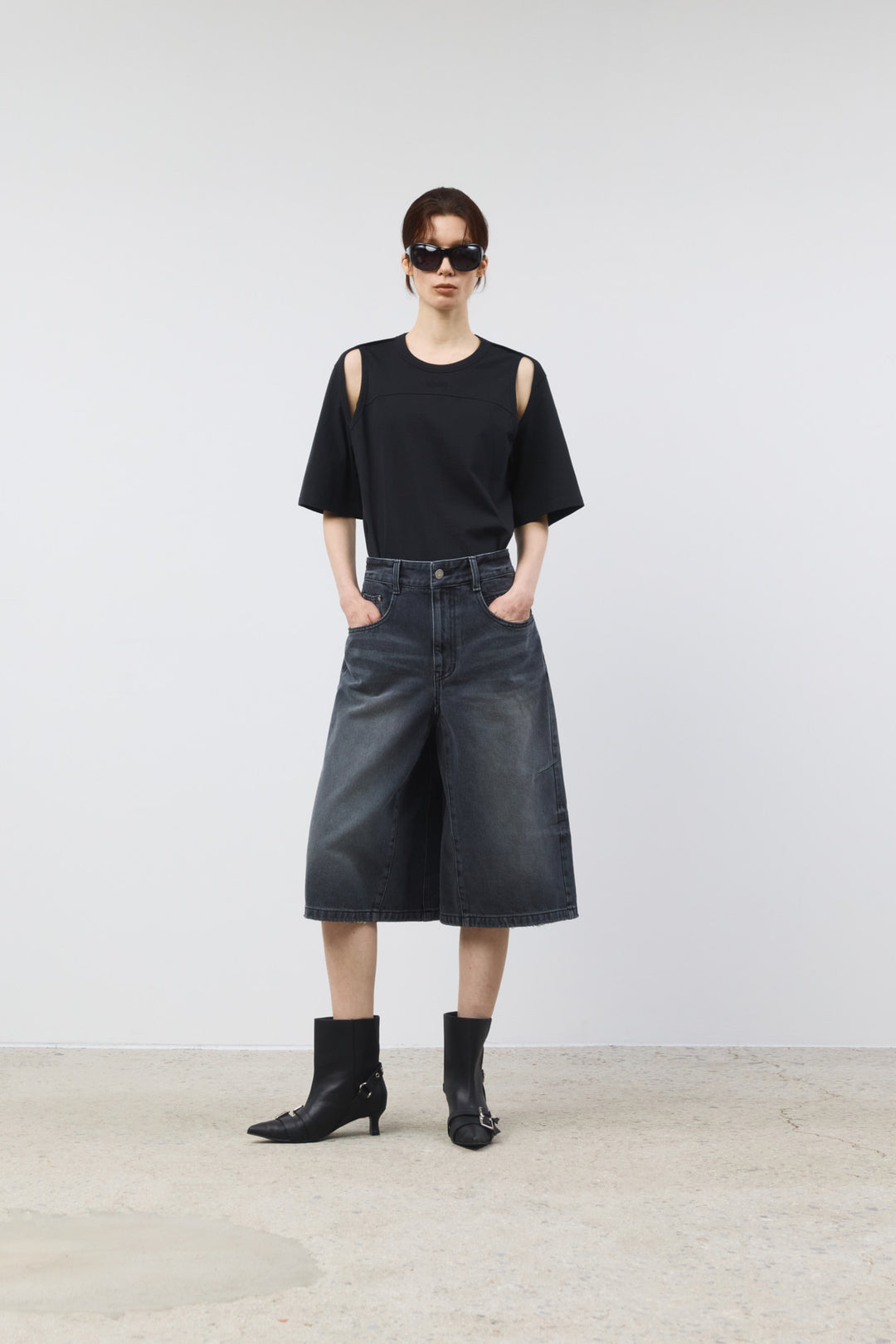 KIMMATIN Shoulder Hole Half Sleeve Top — Black