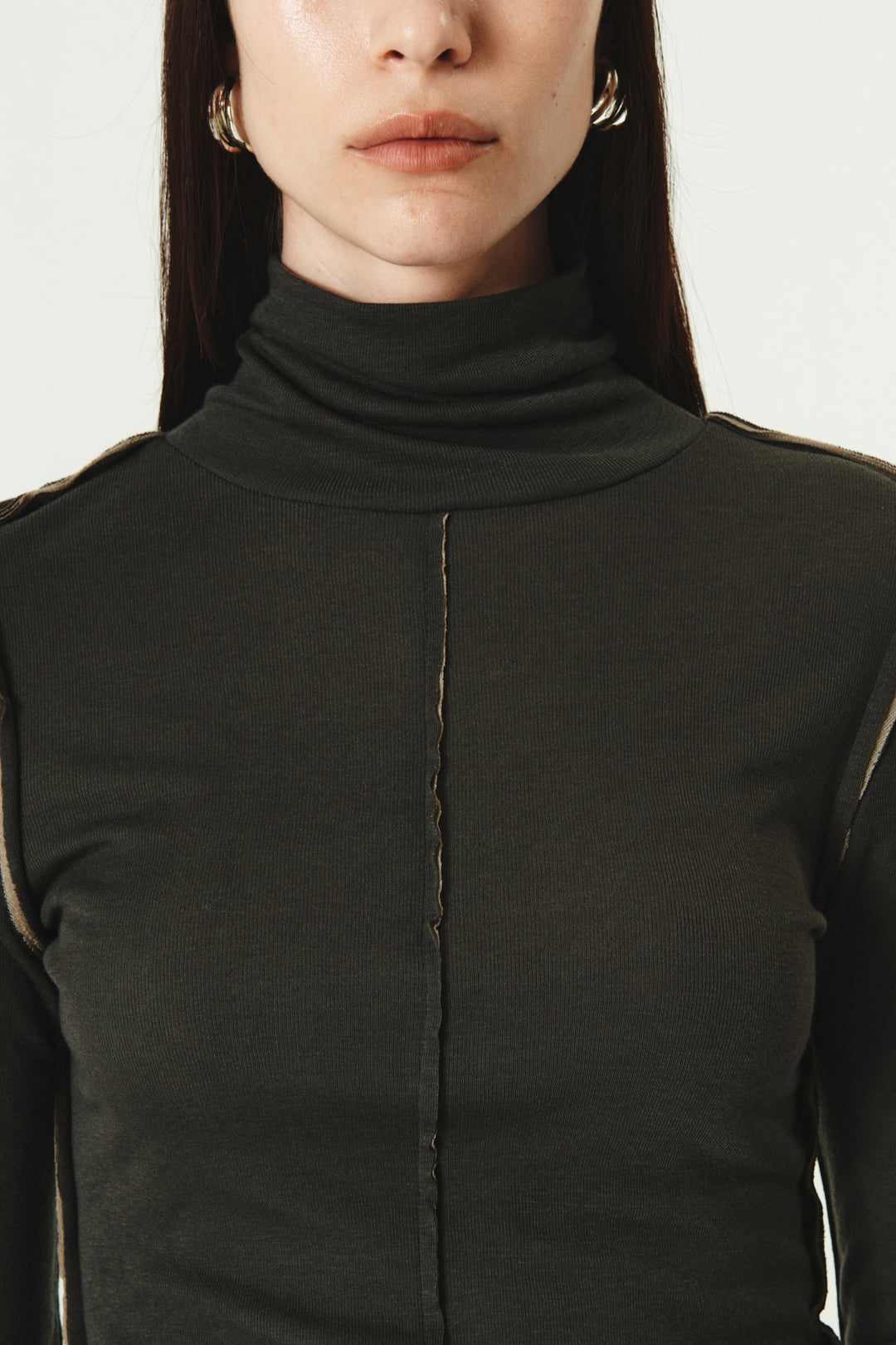 KIMMATIN Cut Line Point Turtle Neck Slim Top — Charcoal
