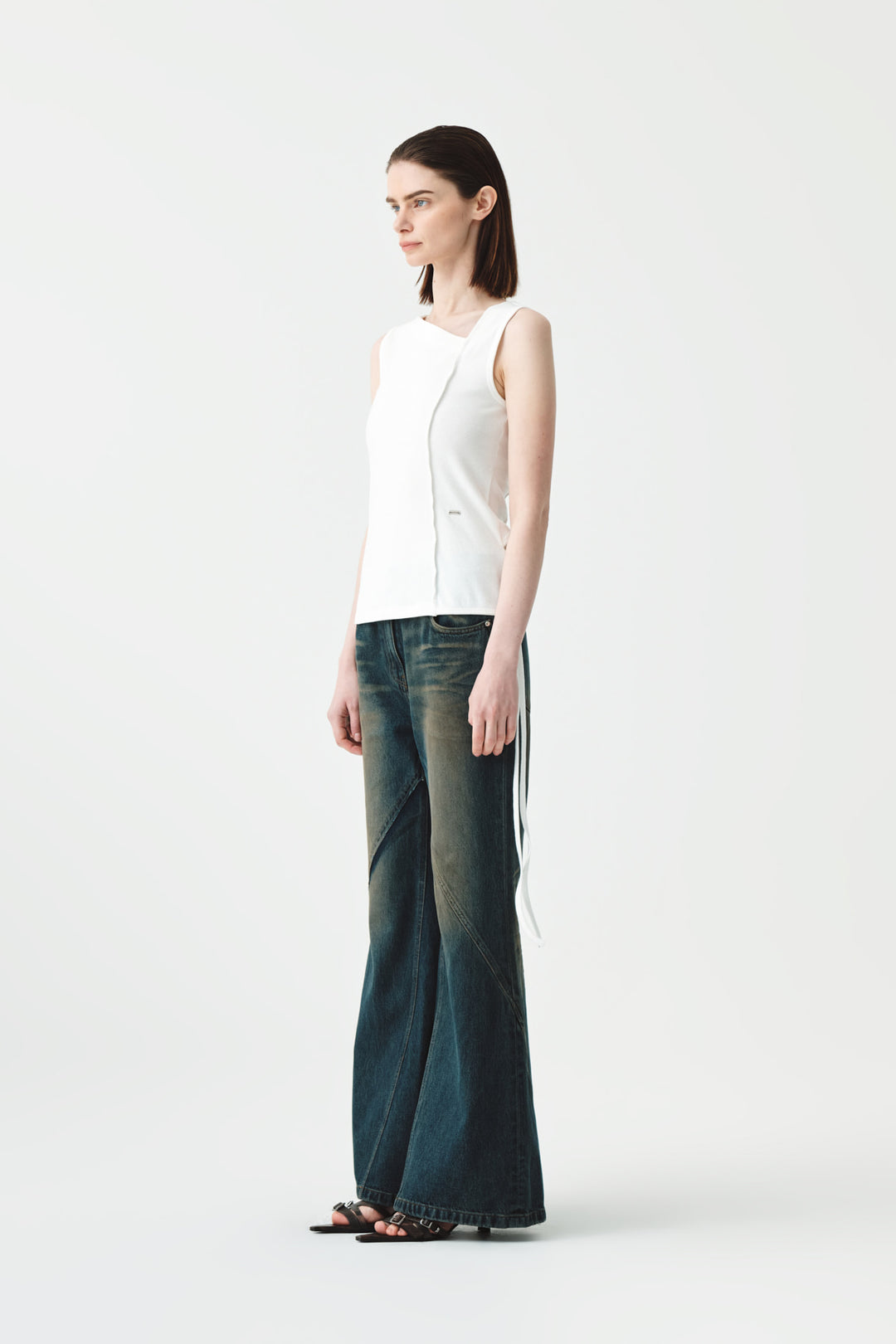 KIMMATIN Back Twist Unbalance Jersey Sleeveless — White