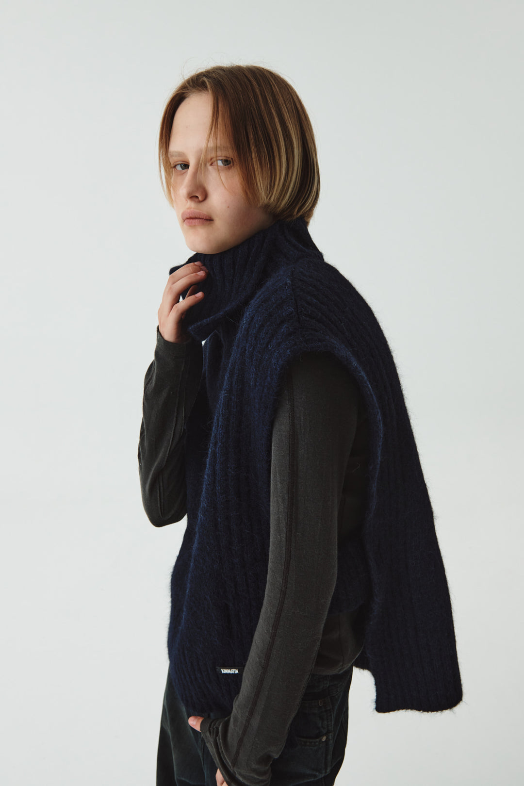 KIMMATIN High Neck Wool Knit Vest — Navy blue