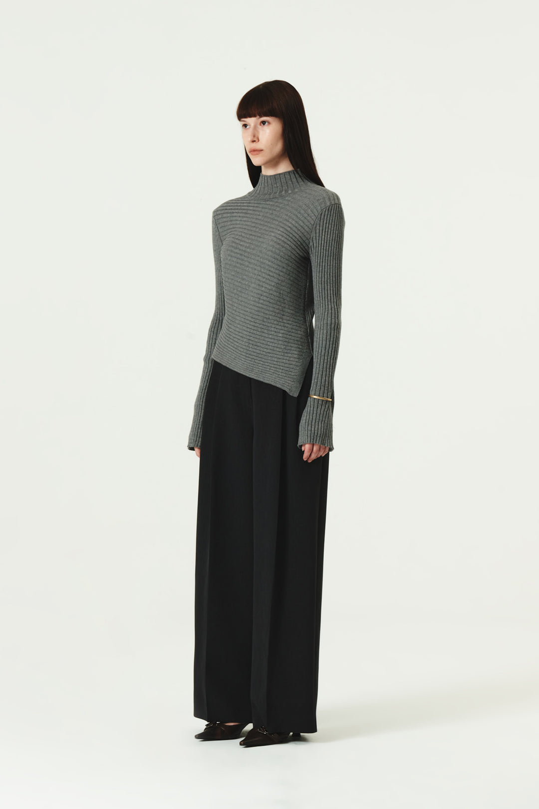 KIMMATIN Unbalance Turtle Neck Knit — Gray
