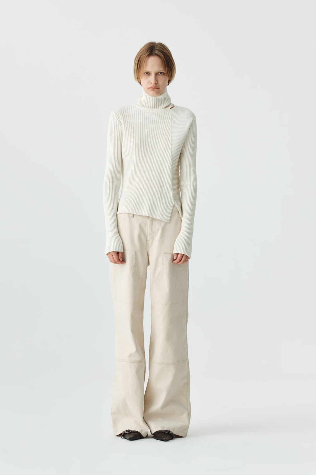KIMMATIN Neck Slit Turtleneck Pullover — White