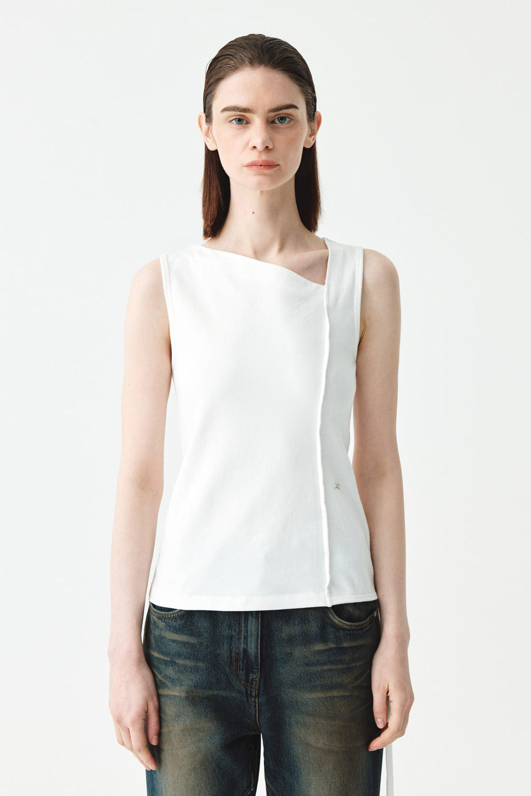 KIMMATIN Back Twist Unbalance Jersey Sleeveless — White